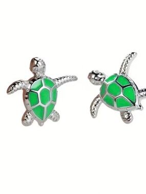 Green Turtle Stud Earrings - Silver Tone